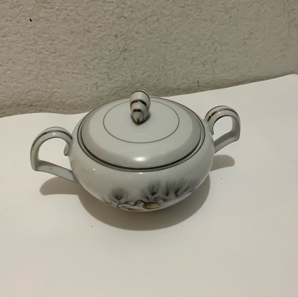Kent China Silver Pine Sugar Bowl with Lid B2